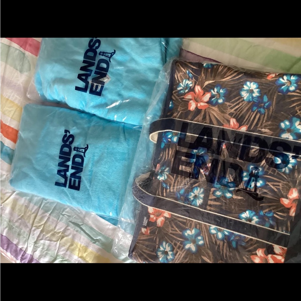 Lands' End Blue Towels and Floral Tote Set